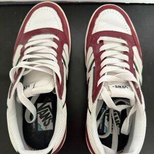 Vans Comfycush pomagranate size 8.5 women's shoe excellent condition